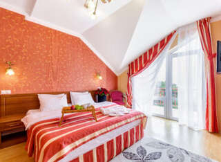 Гостиница Богема Премиум Отель Геленджик Семейный улучшенный люкс с балконом и с видом на море-1