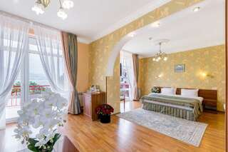 Гостиница Богема Премиум Отель Геленджик Семейный улучшенный люкс с балконом-2